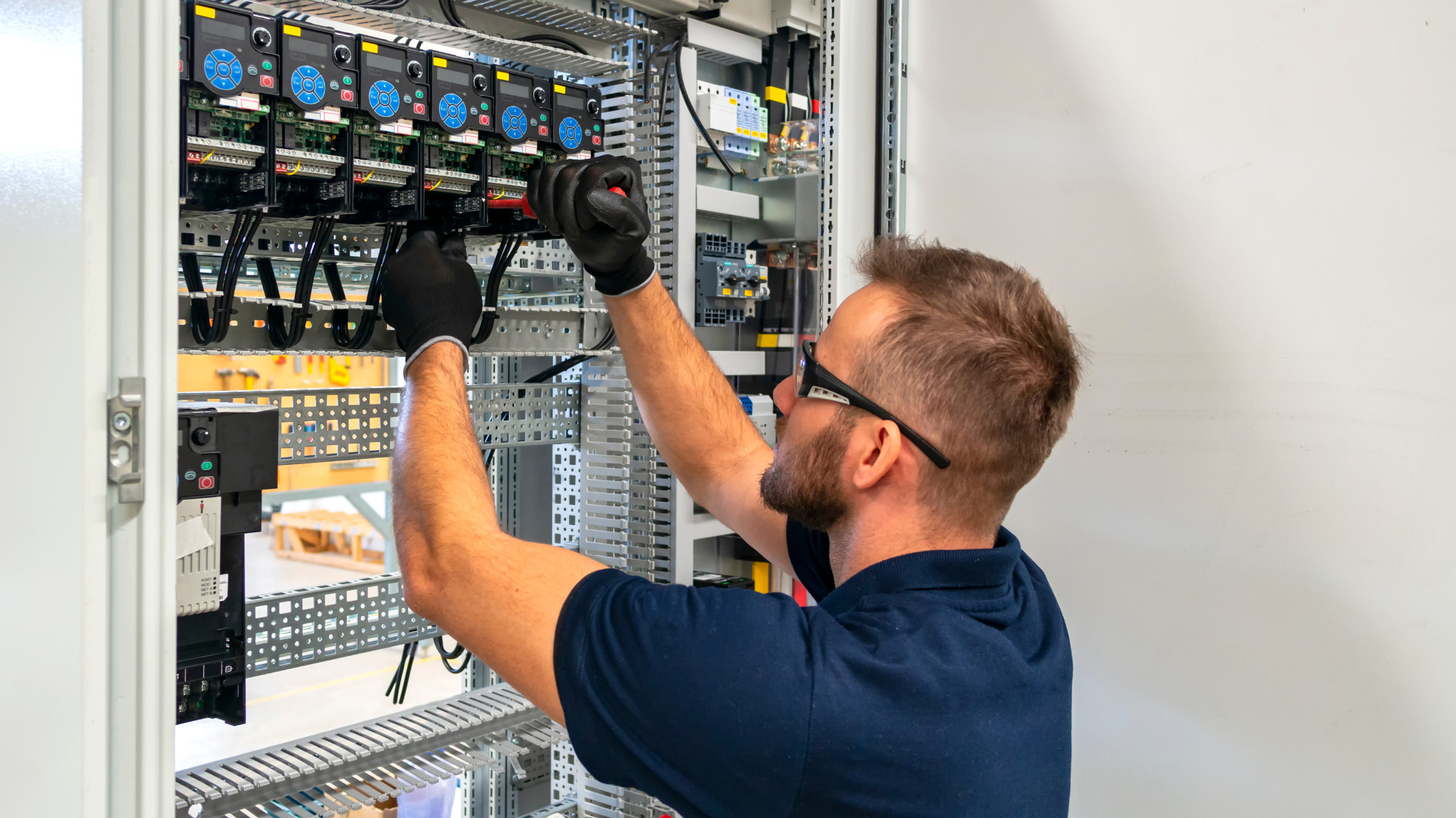 Elmak sucht Elektriker (m/w/d)