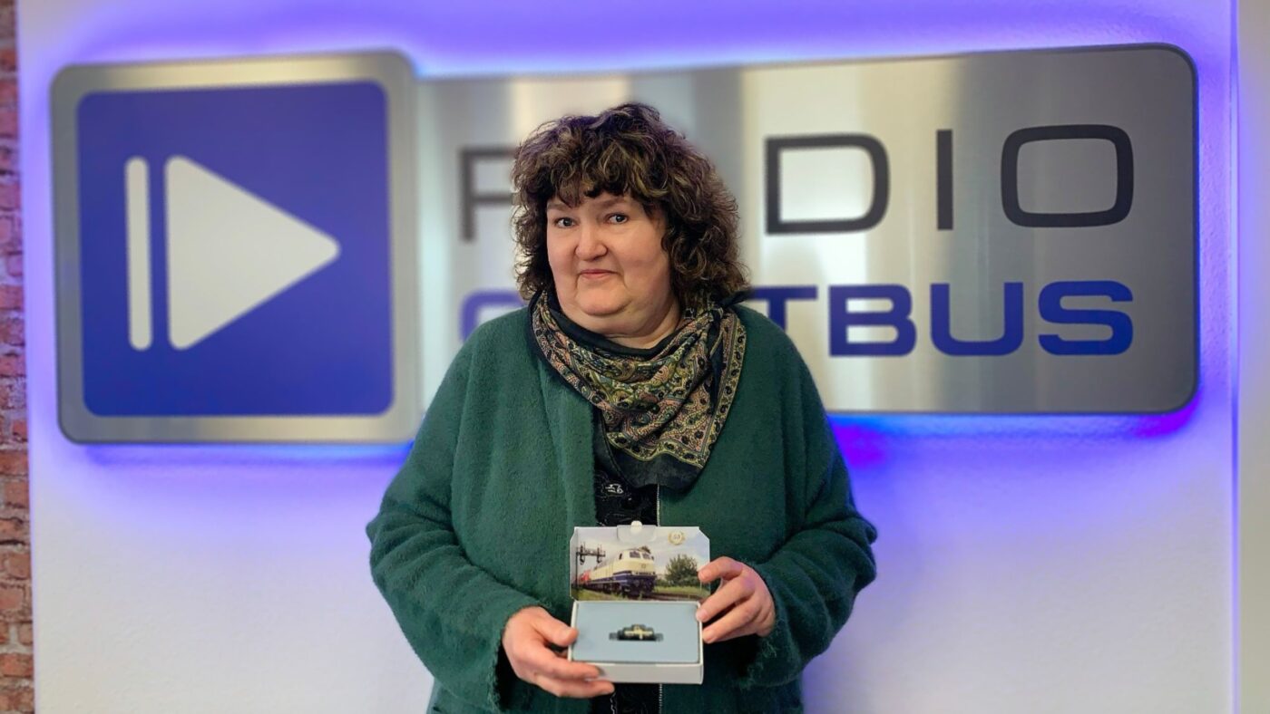 Chef(in) On Air - Indira Siegert Modellbahnen Müller