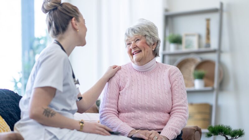 Brandenburg stärkt Pflegeausbildung mit sozialpädagogischer Begleitung