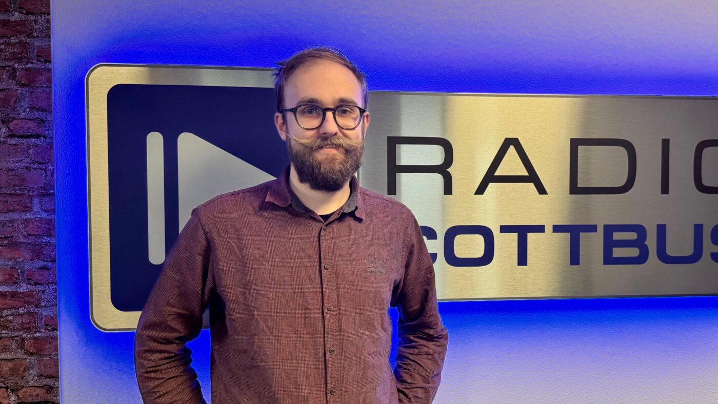Dr. Owen C- ernst bei Radio Cottbus