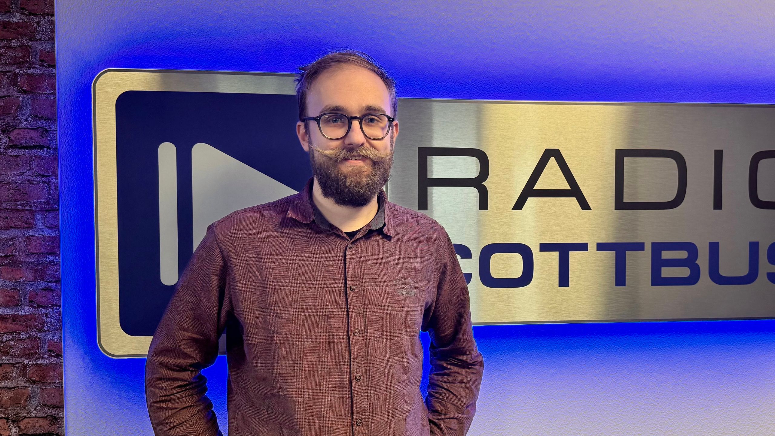 Dr. Owen C- ernst bei Radio Cottbus