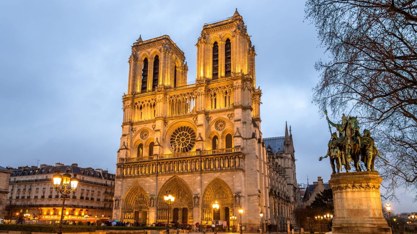 Notre Dame in der Abenddämmerung