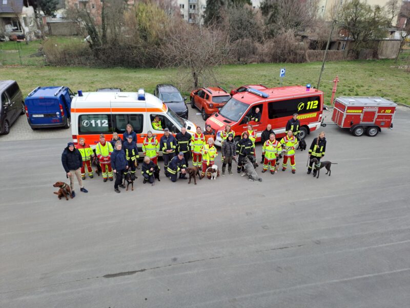 Rettungshunde im Einsatztest