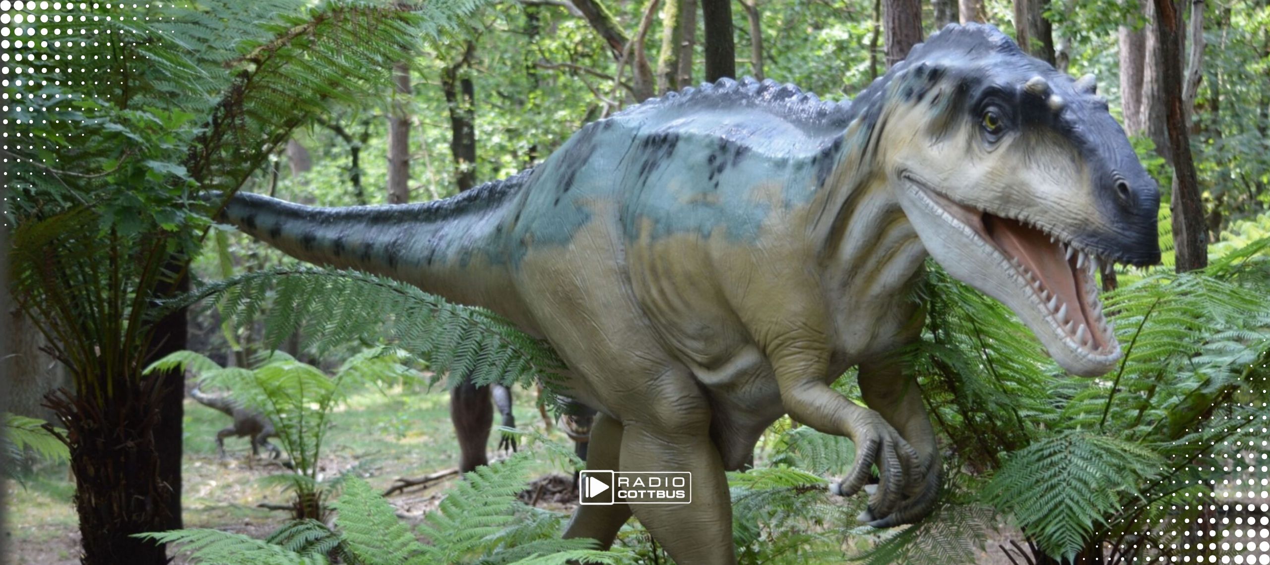 Ein Dinosaurier im Wald