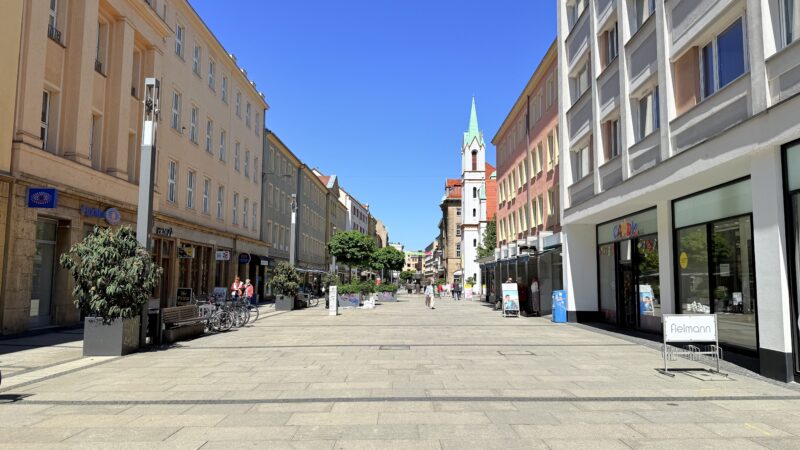 „Zwischen Zeiten“ in Cottbus eröffnet: Hanka Mittelstädt bei Ausstellung dabei