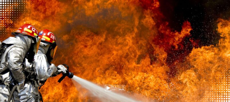 Laubenbrand in Atterwasch: Feuerwehr verhindert Ausbreitung