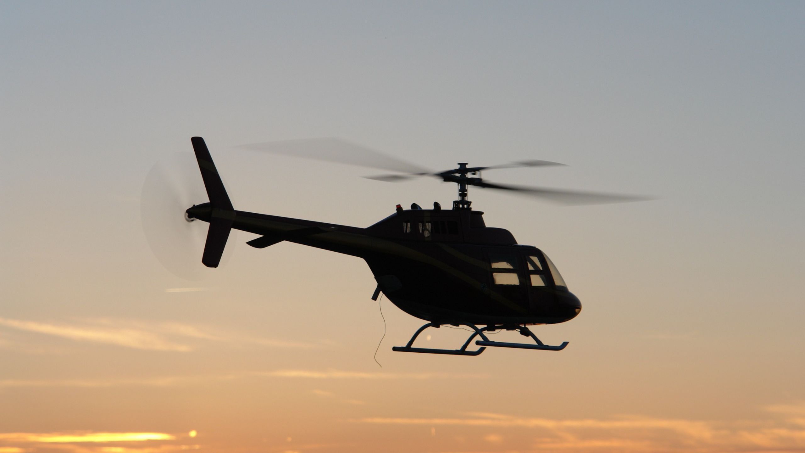 Ein Hubschrauber am Himmel