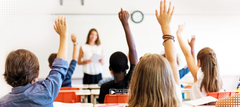 Ab heute: Eine Wochenstunde mehr für Lehrer in Brandenburg