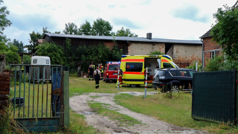 Mauer stürzt ein: Zwei Menschen bei Bauarbeiten in Casel schwer verletzt