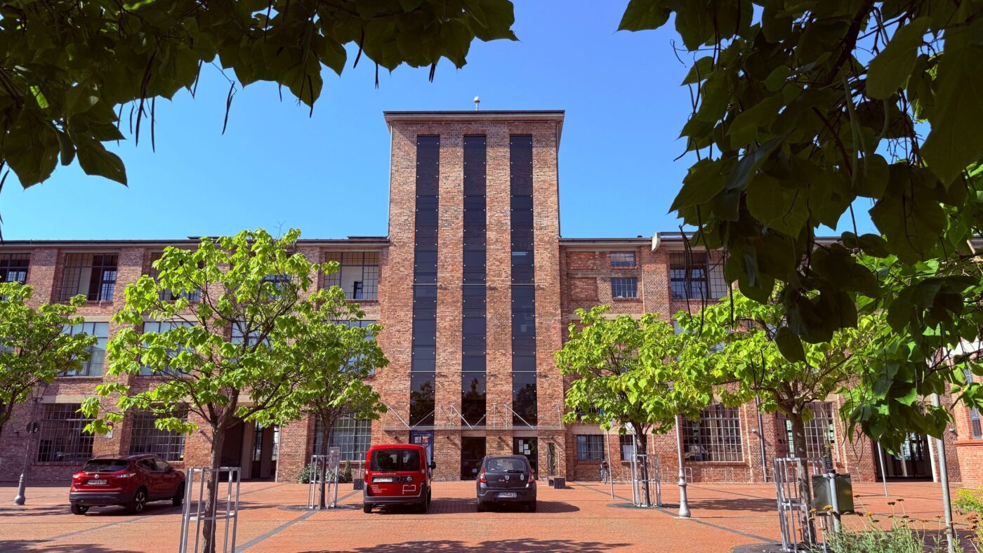 Frontalblick auf das Backsteingebäude des Stadt und Industriemuseum Guben