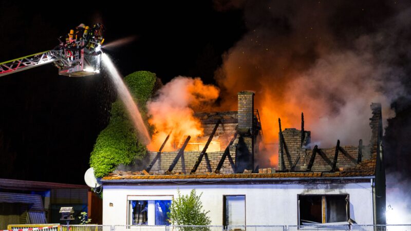 Großbrand in Bersteland: Wohnhaus im Wald vollständig ausgebrannt