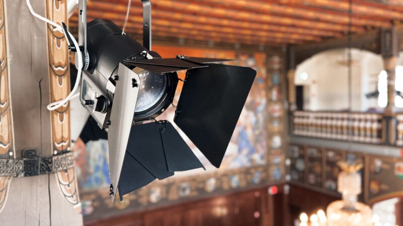 Wappensaal Lübben leuchtet jetzt mit LED