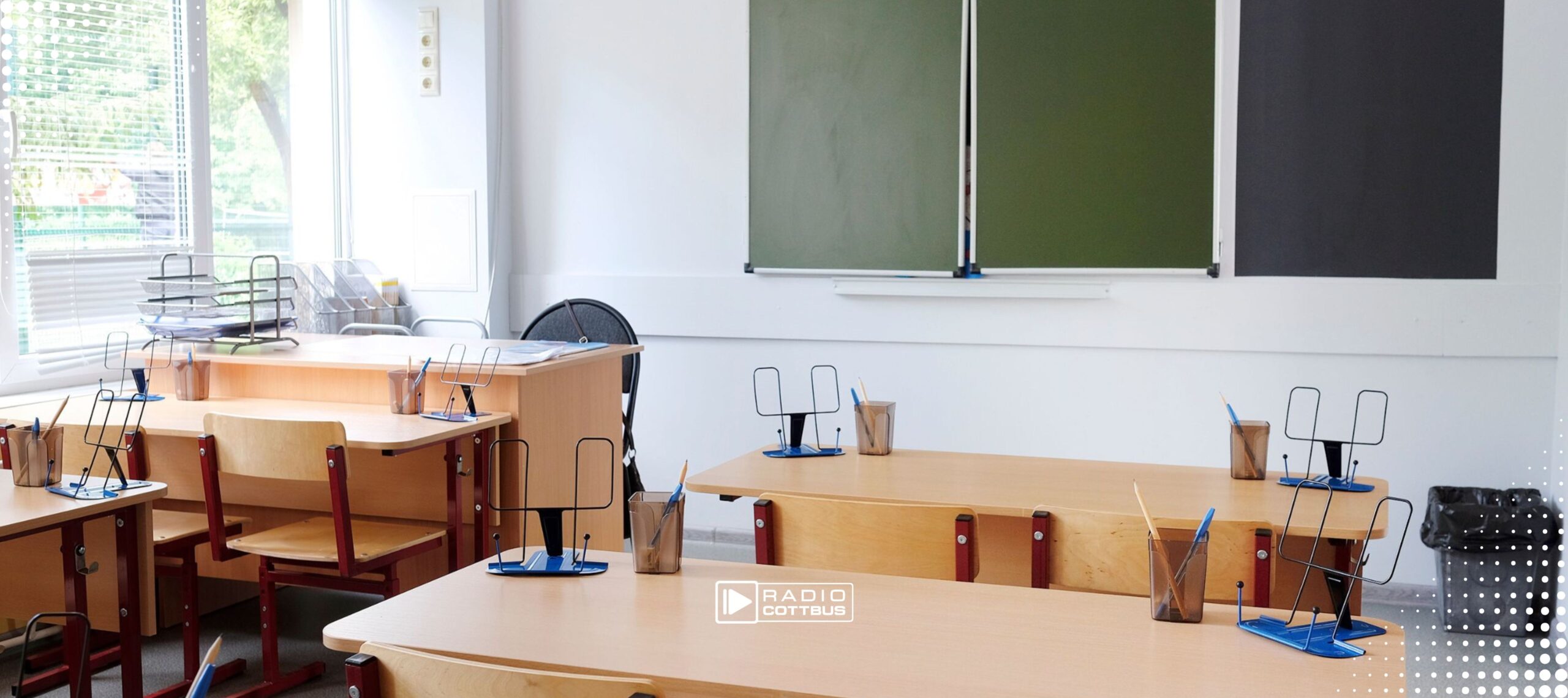 Ein leerer Klassenraum