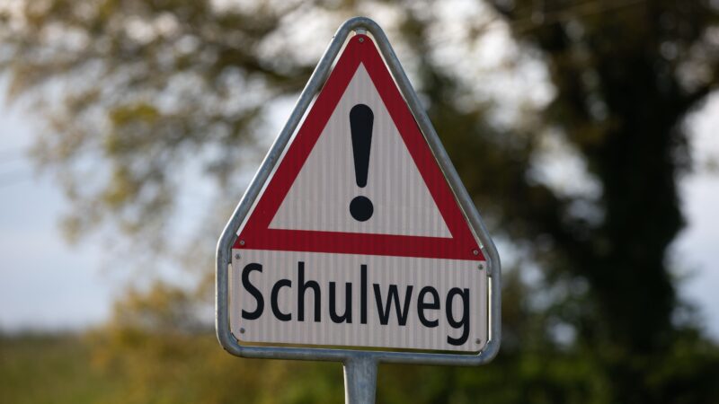 Mit 94 km/h vor Grundschule: Raser in Cottbus gestoppt