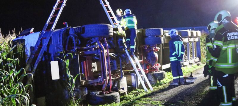 Schwerer LKW-Unfall in Bluno – Fahrer verletzt, Bergung kompliziert