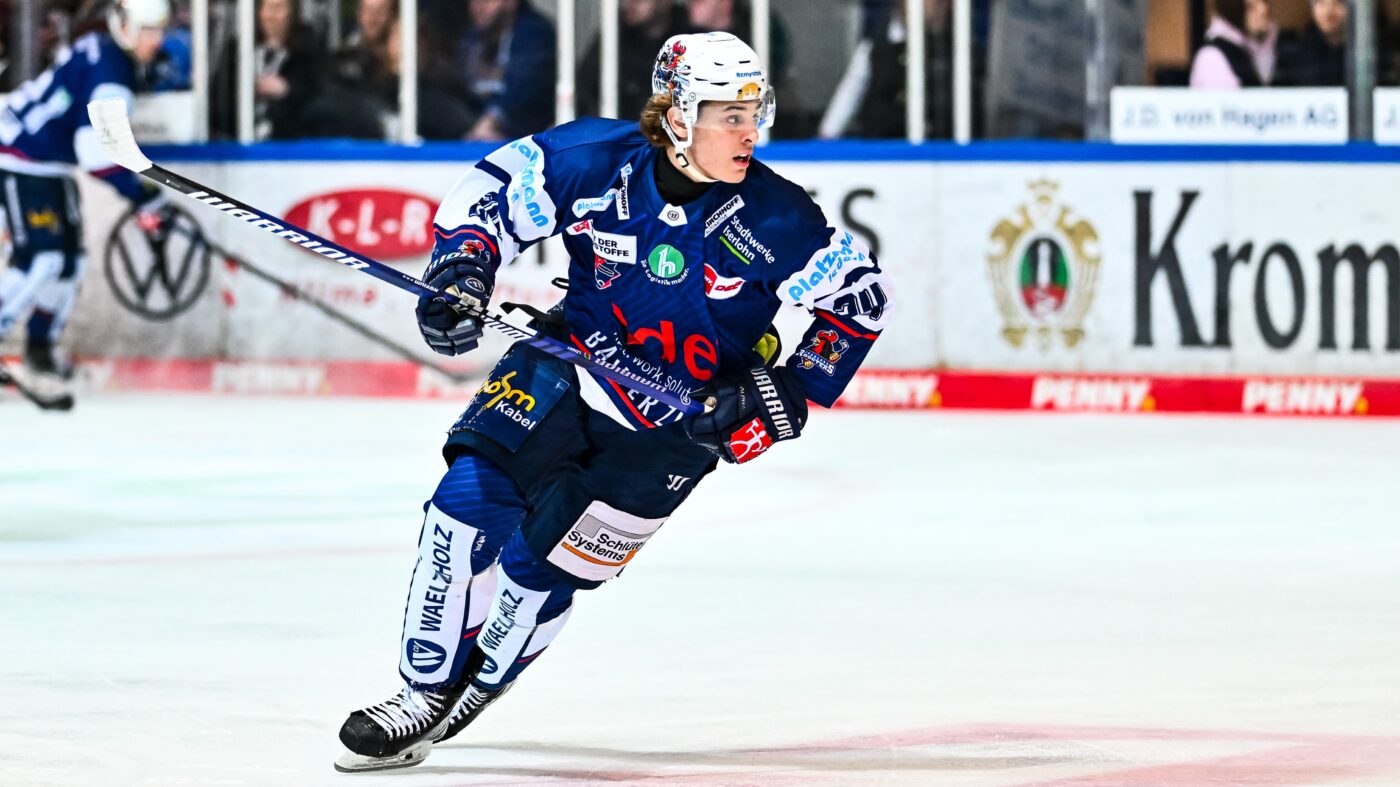 Lennard Nieleck (Iserlohn Roosters, #24), GER, Iserlohn Roosters vs. Fischtown Pinguins Bremerhaven, Eishockey, Penny-DEL, 48. Spieltag, Spielzeit 2024/2025, 23.02.2025, Foto: Jonas Brockmann/Eibner-Pressefoto
