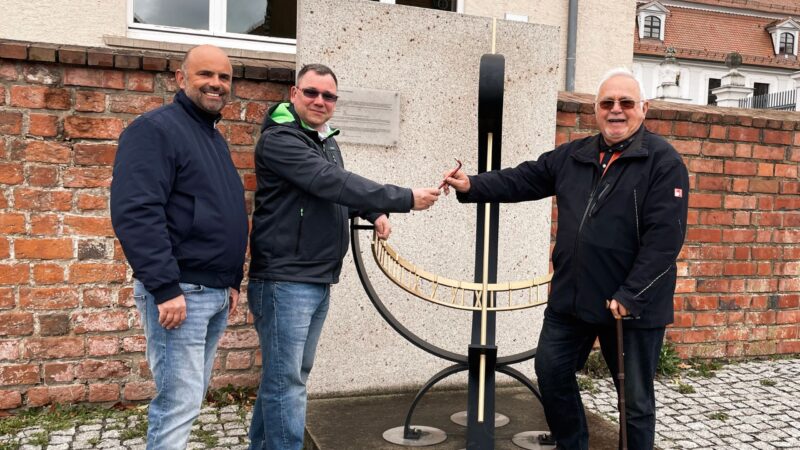 Lübbens Sonnenuhr bekommt einen neuen Hüter