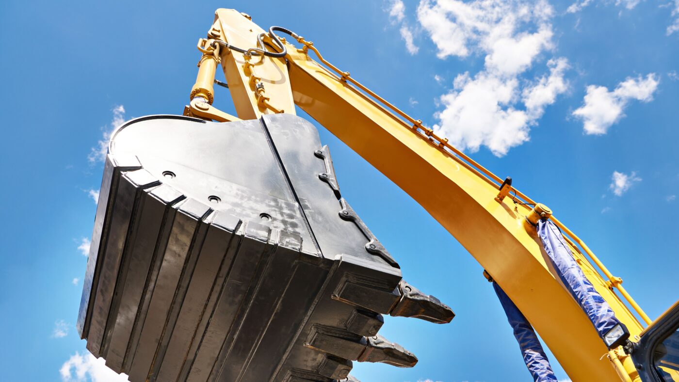 Eine Baggerschaufel von unten