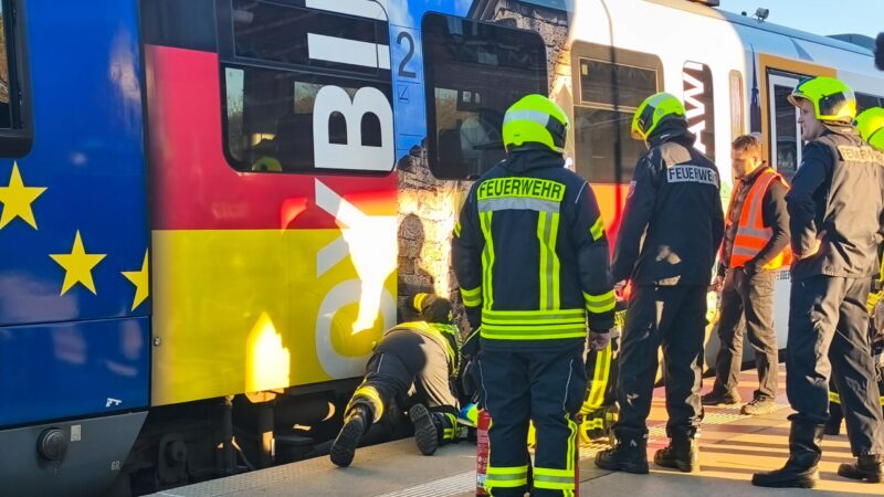 Rauchentwicklung an Zug im Bahnhof Spremberg – Feuerwehr verhindert Schlimmeres