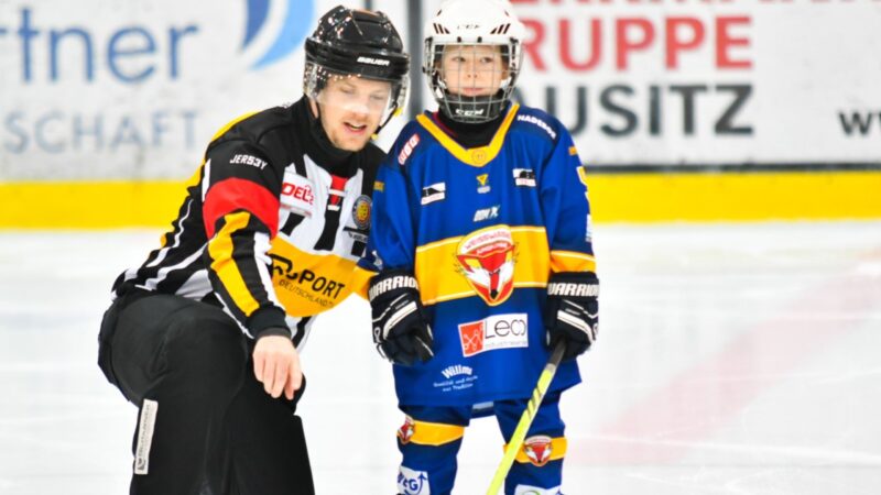 Lausitzer Füchse machen mit: Eishockey zum Anfassen für Kids in Weißwasser
