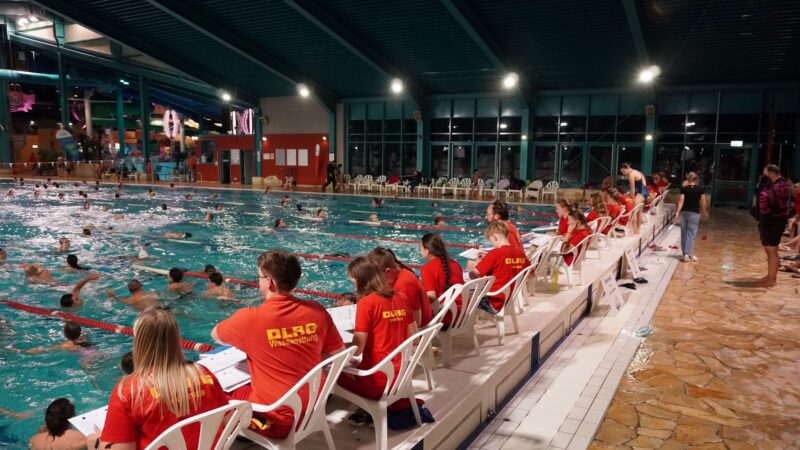 25 Jahre, zwei Rekorde: Cottbuser 24-Stunden-Schwimmen schreibt Geschichte