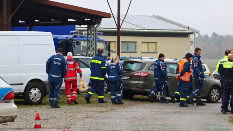 Großkontrolle auf der B169: Polizei stoppt dutzende Fahrzeuge
