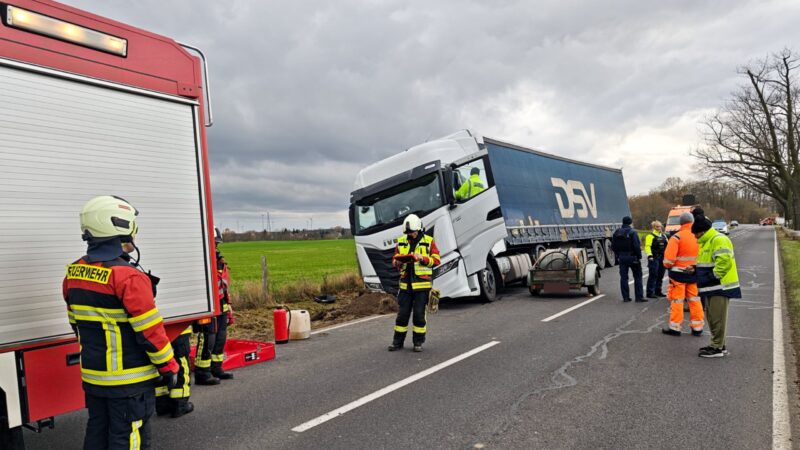 Lkw-Unfall auf der B169 bei Klein Oßnig