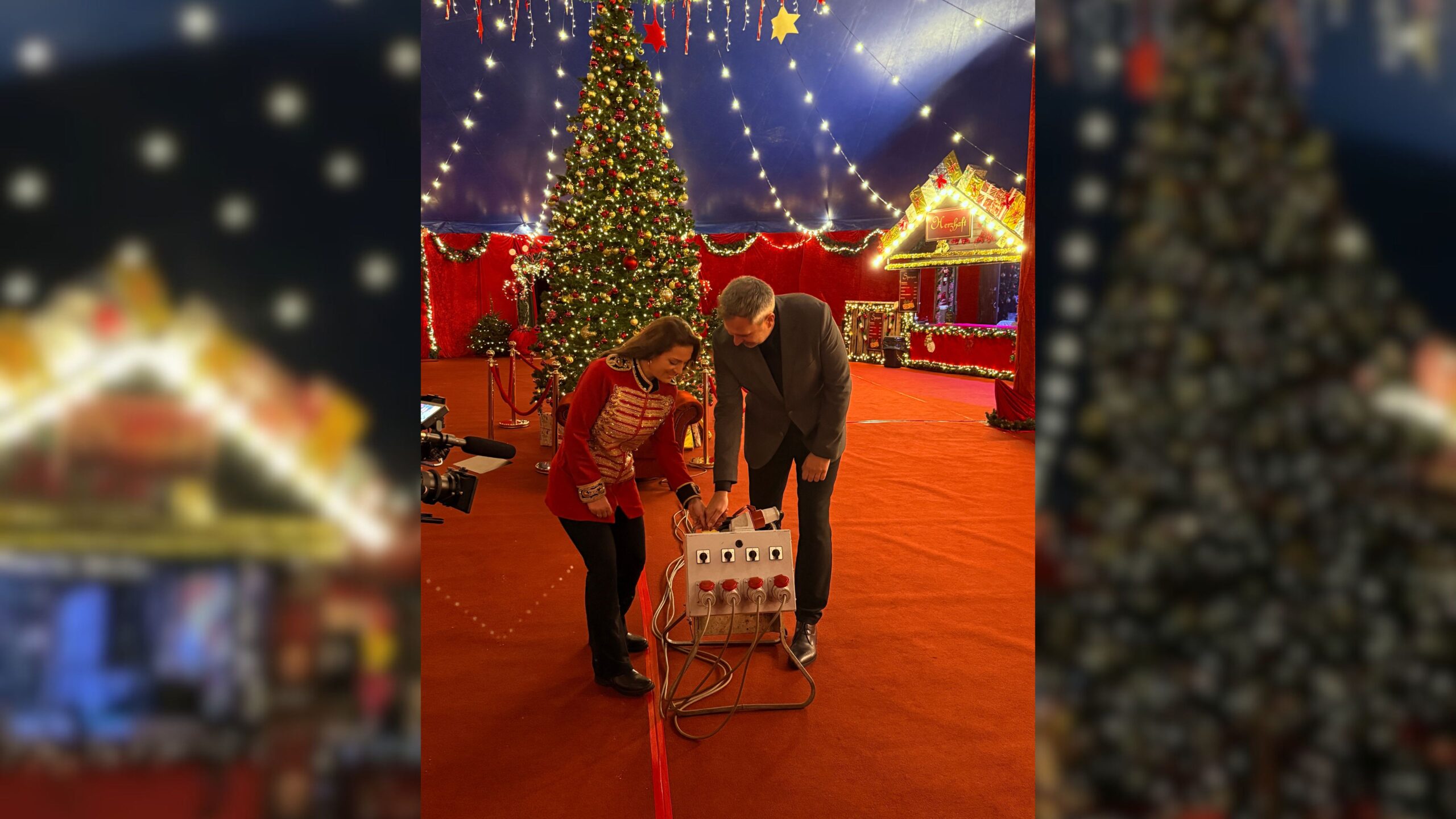 Lichter funkeln im Weihnachtszirkus Cottbus