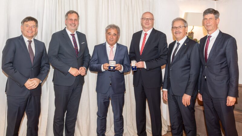 Nach 51 Jahren bei der Sparkasse: Eberle-Medaille für Ulrich Lepsch