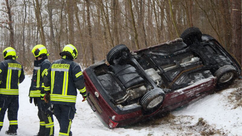VW Golf überschlägt sich in Bühlow
