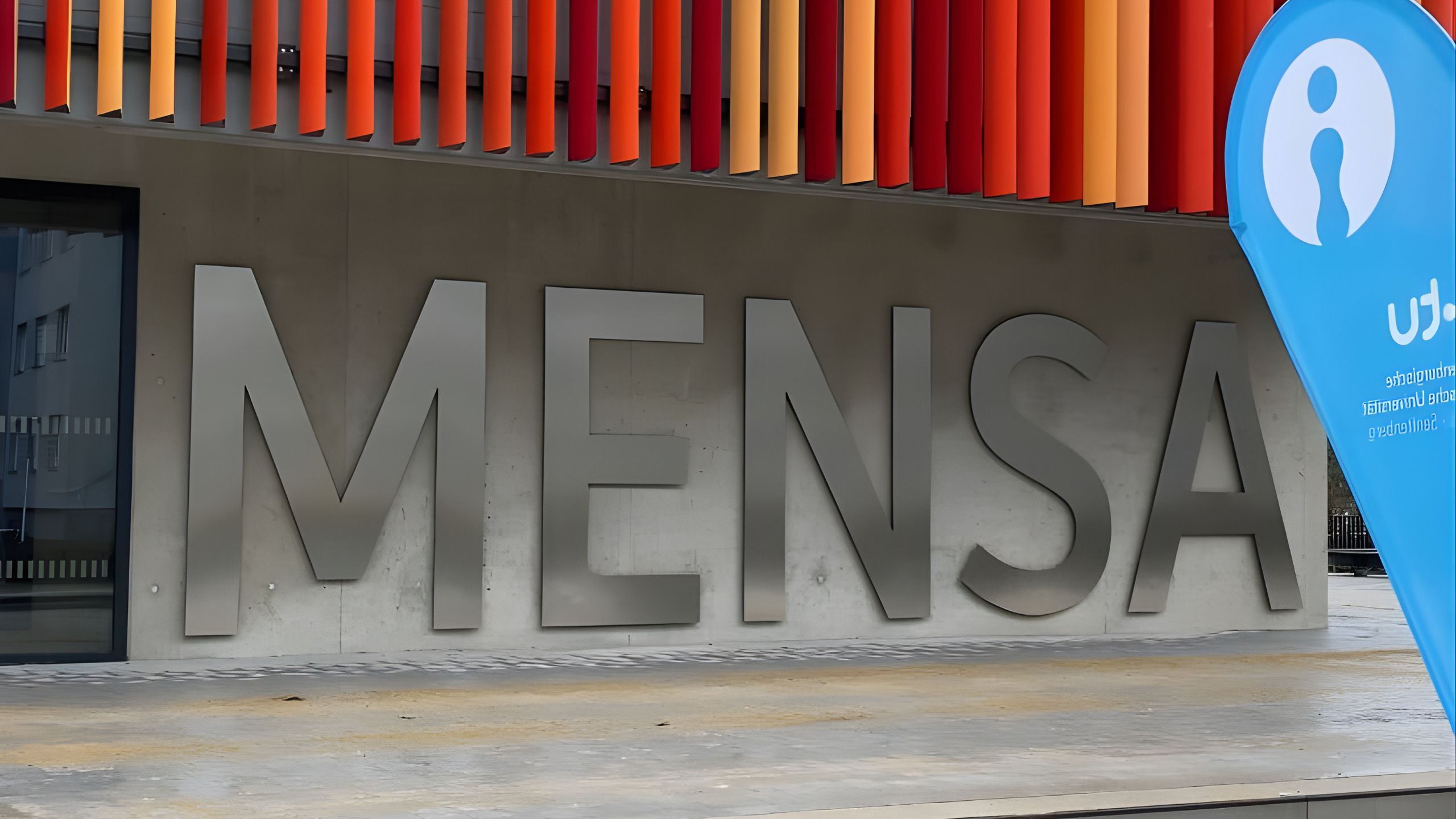 Ein Bild der Fassade der Mensa der BTU Cottbus-Senftenberg