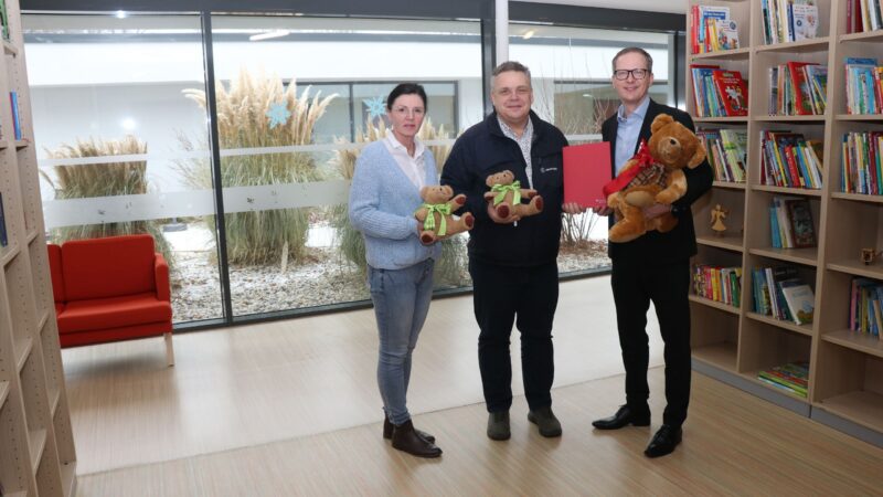 Überraschung zum Tag der Kinderhospizarbeit: Sparkasse Spree-Neiße verlängert Zimmerpatenschaft in Burg