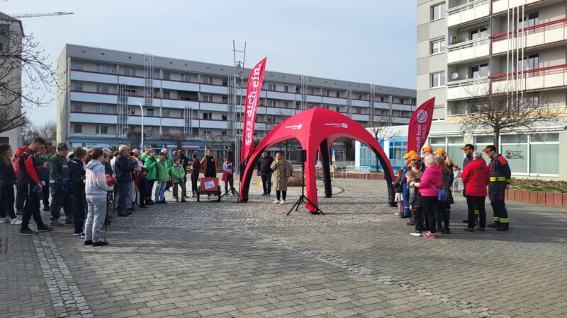 Sauberhaftes Forst: Mehr als 500 Menschen machen Forst sauberer