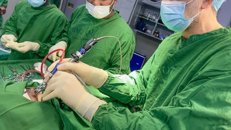 Gehirnoperation durch die Nase: Cottbuser Ärzte setzen Meilenstein in Afrika