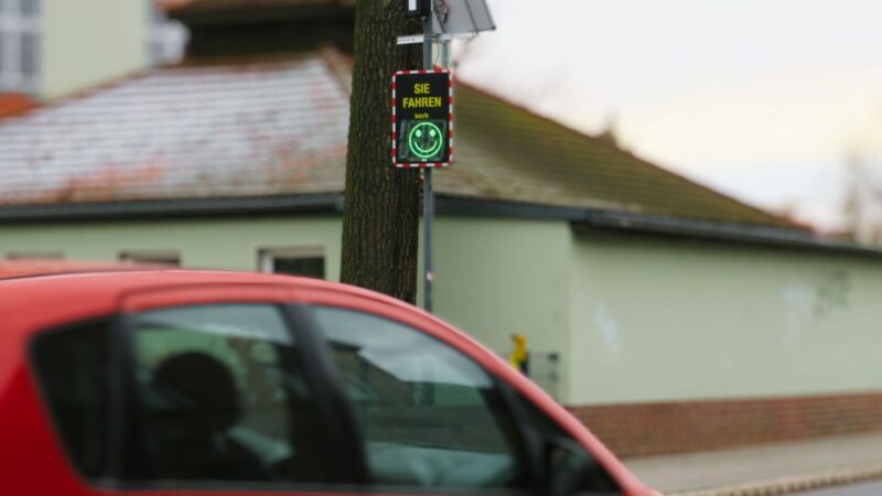 Frühjahrsputz Calau: Stadt startet Straßenreinigung und Tempoanzeigen