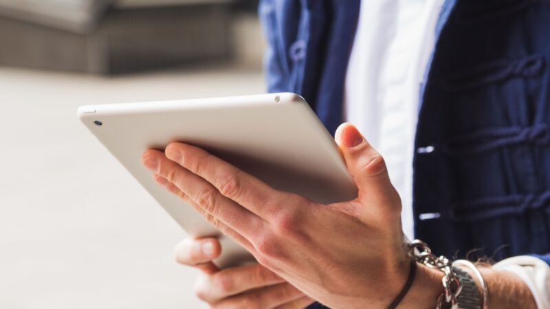 Gestohlenes iPad auf A15 bei Forst in Reisebus gefunden