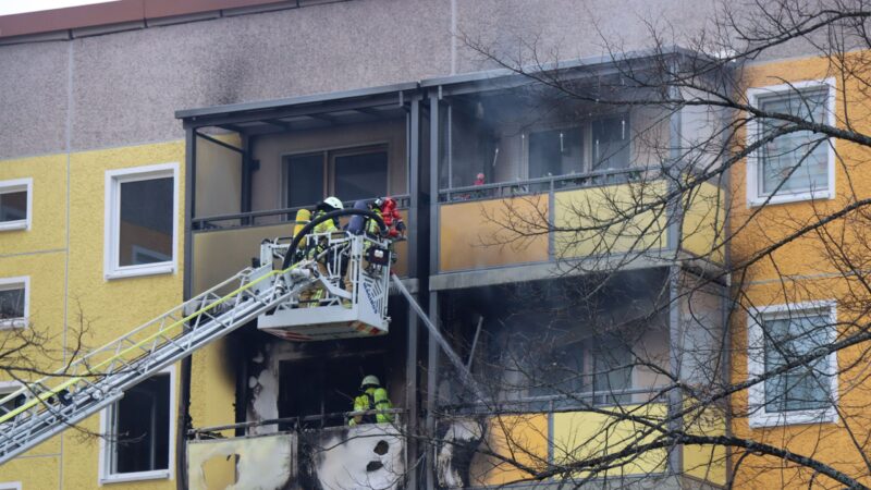 Balkonbrand Cottbus: Wohnung nach Feuer unbewohnbar
