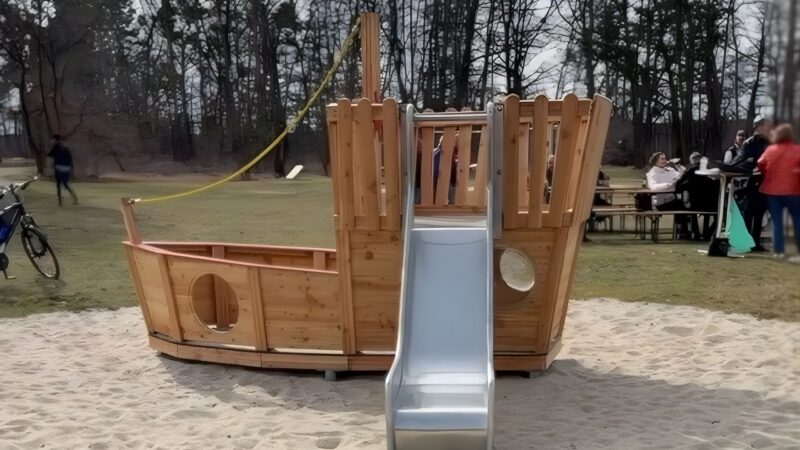 Branitzer See neu belebt: Neue Spielgeräte übergeben