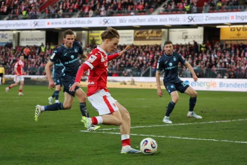 Lukas Michelbrink bleibt beim FC Energie Cottbus