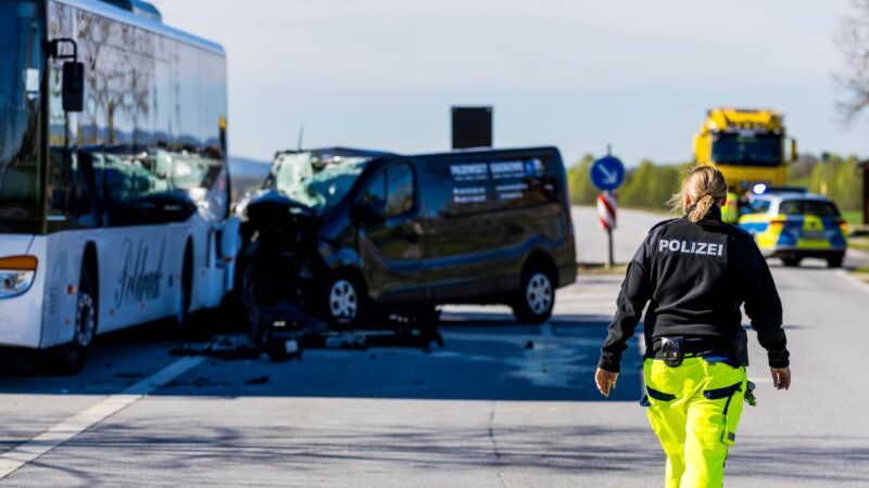 Mehrere Verletzte nach Busunfall bei Gränze