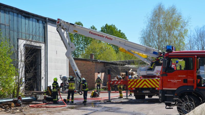 Lieberose: Großbrand in Industriehalle