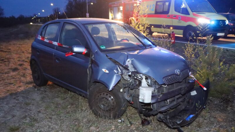 Verkehrsunfall in Lauchhammer: Fahrer prallt gegen Frontscheibe