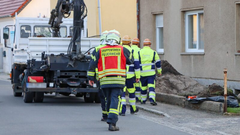 Bagger beschädigt Gasleitung in Lauchhammer
