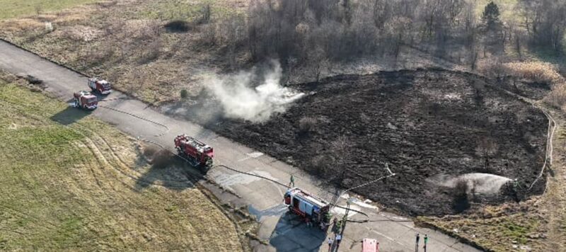 Flugplatz Cottbus: 1.000 Quadratmeter Land in Flammen
