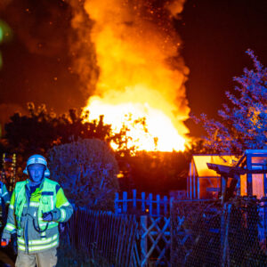Feuer in Gartenlaube