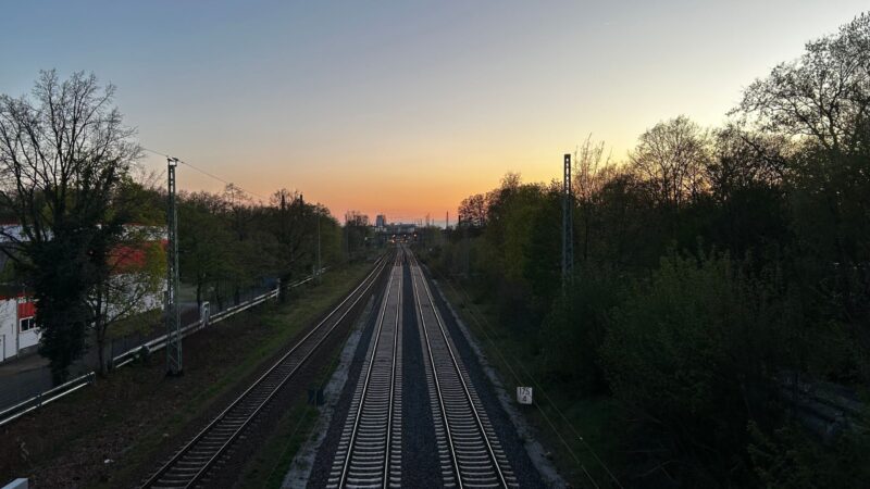Polizeieinsatz in Regionalbahn: Mann soll Zugbegleiterin mit Messer bedroht haben