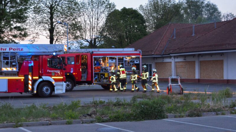 Feuerwehr-Einsatz in ehemaligem Edeka-Markt in Peitz