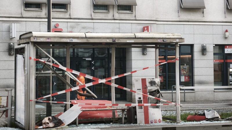 Unbekannte sprengen dritten Fahrkartenautomat in Cottbus