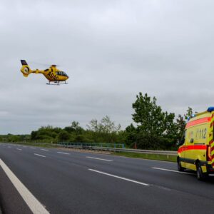Schwerer Unfall auf der A13 bei Schönborn – Pkw landet auf Leitplanke