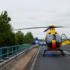 Schwerer Unfall auf der A13 bei Schönborn – Pkw landet auf Leitplanke